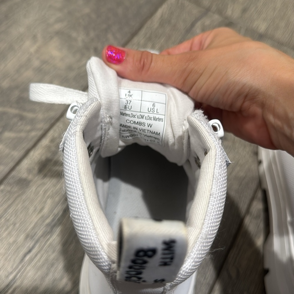 • Dr. Martens • Women’s COMBS WOMEN'S POLY CASUAL BOOTS White on White US 6 - Picture 6 of 7